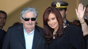 “La vieja Kirchner está al frente del peronismo jodiendo”: Pepe Mujica durísimo contra Cristina. (Foto: Télam).