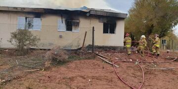 Explosión en una escuela de Neuquén: dos operarios murieron y una docente fue trasladada a Mendoza