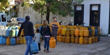 La Municipalidad de la Ciudad de Mendoza reforzará este viernes el servicio del camión con Garrafa Social en los barrios del Oeste. Gentileza MCM