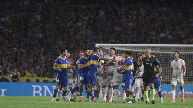 Duelo entre Boca e Instituto en La Bombonera. (Federico López Claro / La Voz)