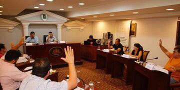 Concejo Deliberante de Iguazú exige informe sobre robo millonario y el tratamiento de basurales clandestinos.