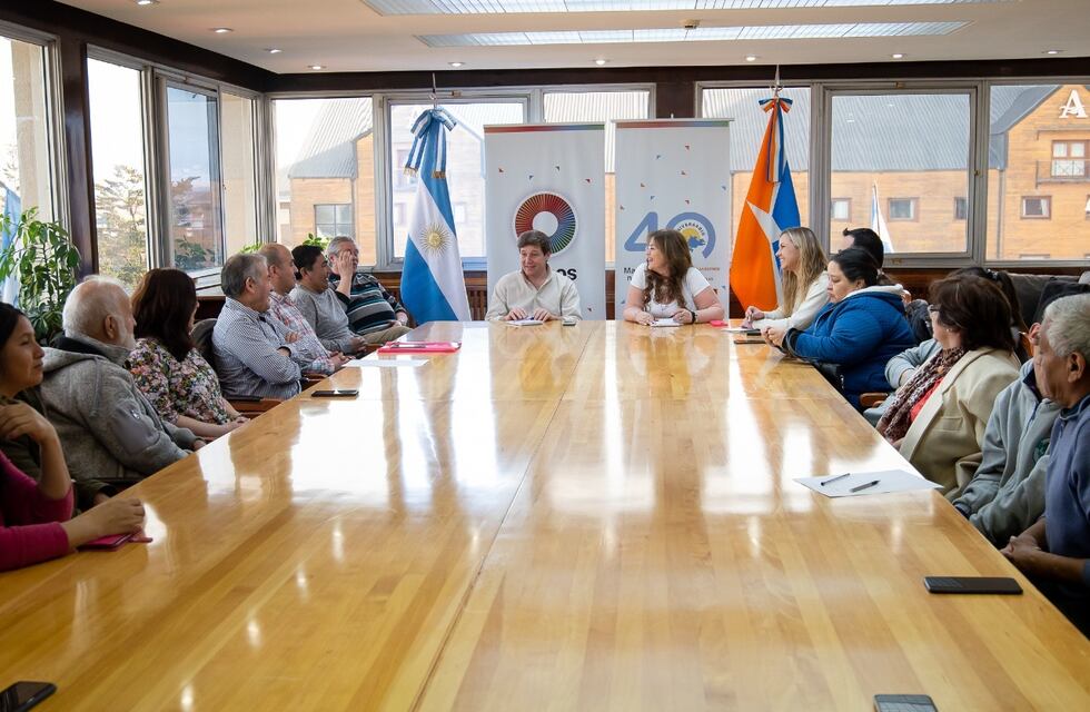 El gobernador Melella evaluó, con vecinos y vecinas, el desarrollo del proyecto integrador de obras en los Barrios de Andorra