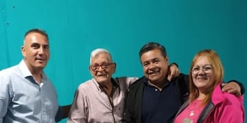 En la jornada se entregaron sillas de rueda a adultos mayores.