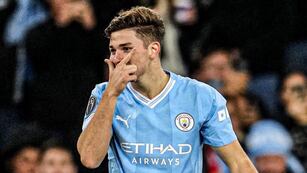 Julián Álvarez replicó la Dybala Mask.
