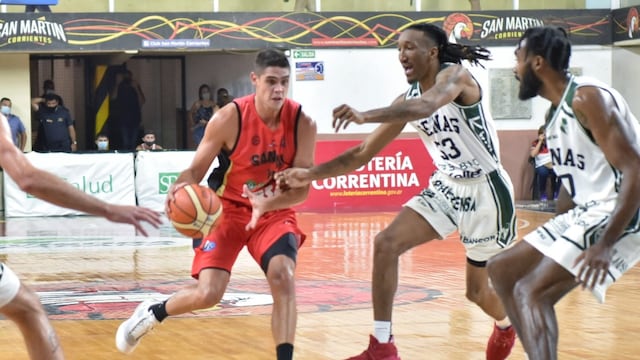 En Atenas debutó su quinto extranjero de la plantilla, pero no pudo en Corrientes ante el Santo. (Federico Levita/Prensa San Martin)