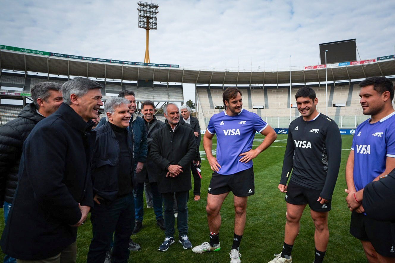 El gobernador Martín Llaryora con Los Pumas. (Gentileza)