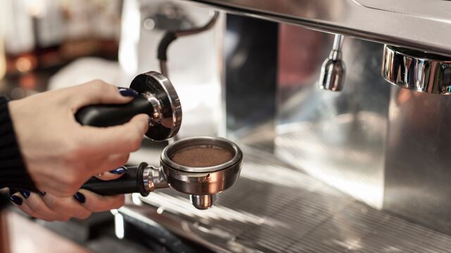 No se sirve en taza: cómo es el café más viral de Buenos Aires y cuánto cuesta.
