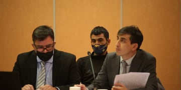 El acusado, Julio Catalino "El chaqueño" Duré con los abogados defensores.