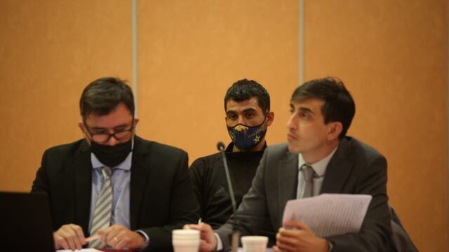 El acusado, Julio Catalino "El chaqueño" Duré con los abogados defensores.