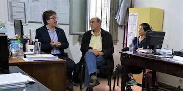 El ministro de Salud de Jujuy, Antonio Buljubasich (c), se reunió con funcionarios nacionales y provinciales para analizar el panorama epidemiológico por el brote de dengue en la provincia.