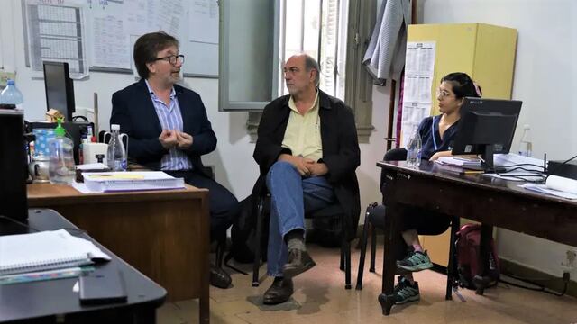El ministro de Salud de Jujuy, Antonio Buljubasich (c), se reunió con funcionarios nacionales y provinciales para analizar el panorama epidemiológico por el brote de dengue en la provincia.