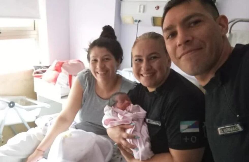 Posadas: policías asisten a una mujer en pleno parto