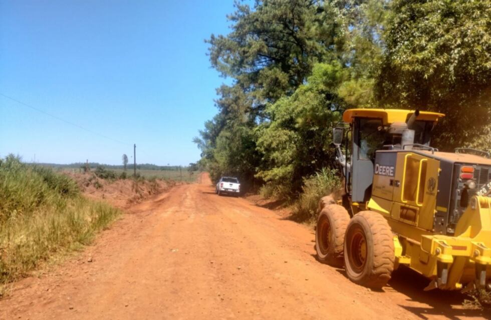 Ejecutan tareas de mantenimiento de la traza de la Ruta Provincial N°18