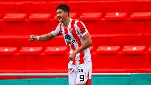 Matías Klimowicz, delantero y goleador de la Reserva de Instituto. Con la estirpe del apellido, en octavos de final de la Copa Proyección (IACC).