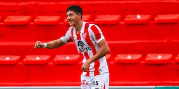 Matías Klimowicz, delantero y goleador de la Reserva de Instituto. Con la estirpe del apellido, en octavos de final de la Copa Proyección (IACC).
