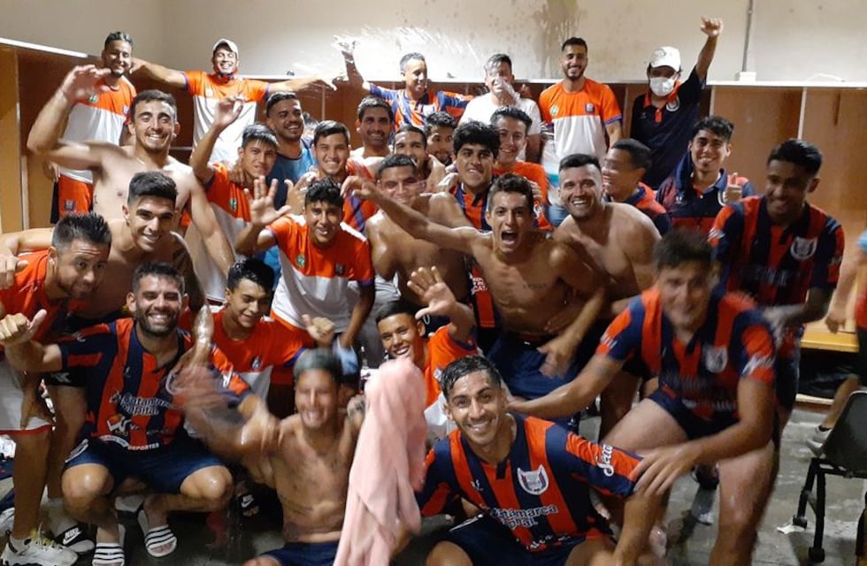 San Lorenzo de Alem goleó a Vélez de San Ramón y jugará la final de la Región Centro
