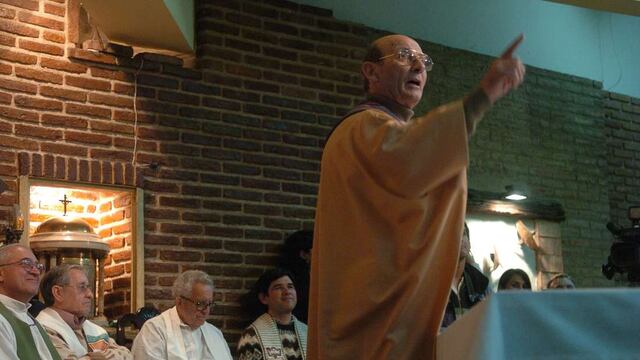 Guillermo "Quito" Mariani en misa en La Cripta. La cercana calle Hugo Wast podría llevar su nombre (Archivo La Voz).