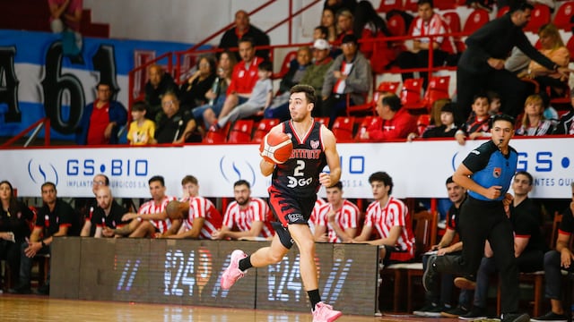 Mateo Chiarini, en otra victoria de Instituto. Ganó nueve de 10 partidos (Foto: Prensa IACC).
