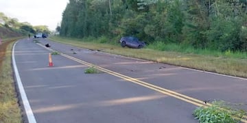Siniestro vial en Colonia Aurora entre un colectivo y un auto dejó dos muertos.