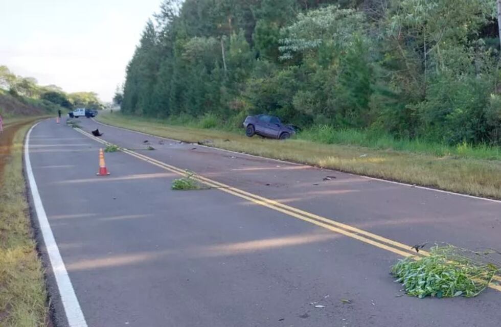 Siniestro vial en Colonia Aurora entre un colectivo y un auto dejó dos muertos
