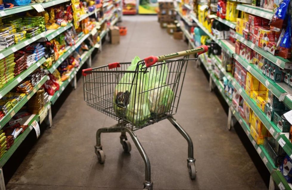 El Indec informó que las ventas en supermercados bajaron un 8,8% en marzo