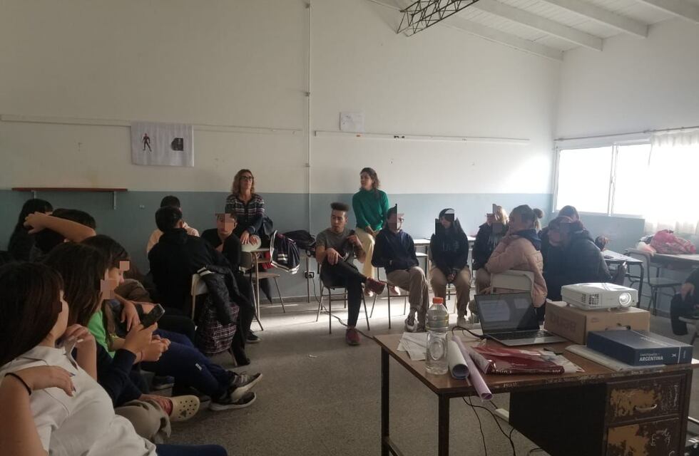 Taller sobre Prevención de la Violencia en los Vínculos con adolescentes del Instituto Secundario Claromecó