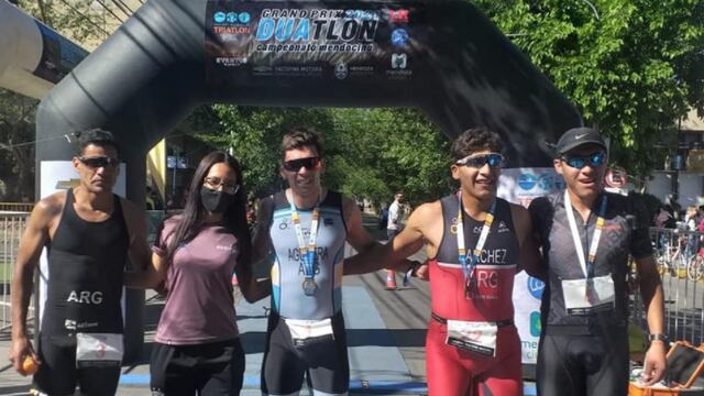 Fabio Figueroa y Juliana Jofré ganaron el duatlón de Ciudad.