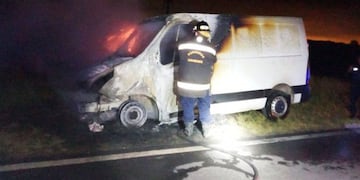 Los Bomberos Zapadores confirmaron que la camioneta quedó inutilizable.