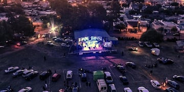 Toma área parcial del Brío Fest Auto Rock en Punta Alta