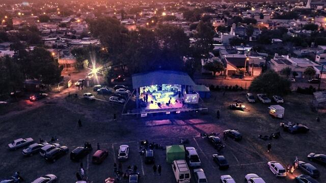 Toma área parcial del Brío Fest Auto Rock en Punta Alta