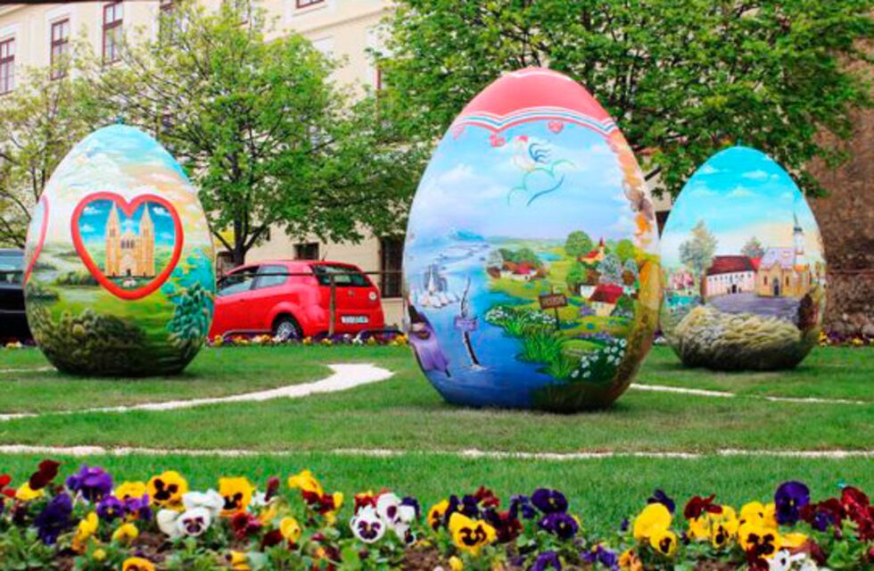 Pascua Croata en la Plaza Independencia, una peculiar tradición en Semana Santa