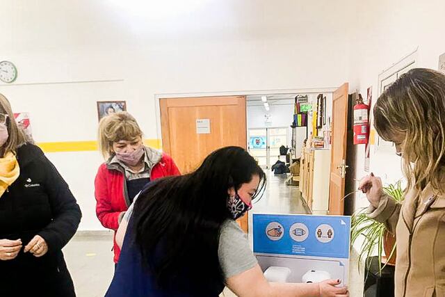 Se entregaron más “Tótems Sanitizantes” en instituciones educativas de la provincia