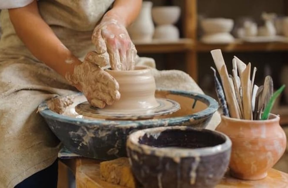 Talleres para adolescentes en la Escuela de Educación Artística Nº 2 de Tres Arroyos