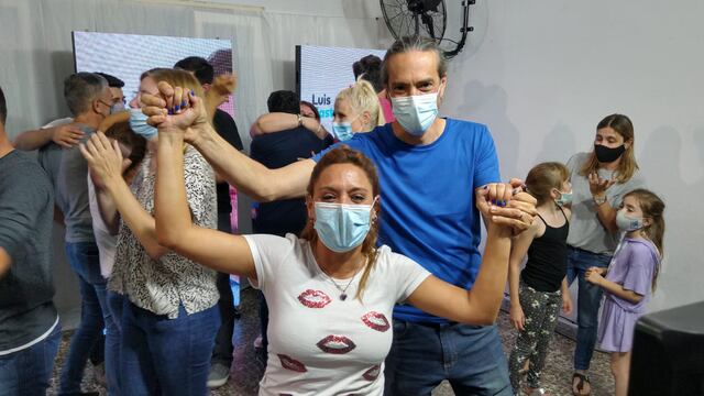 Festejos de los dos flamantes nuevos concejales del PJ: Valeria Soltermam y Martín Racca