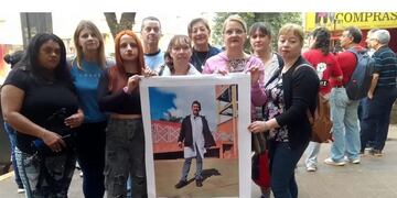 Eldorado: familiares y amigos del docente desaparecido marcharon pidiendo continuar con la investigación.