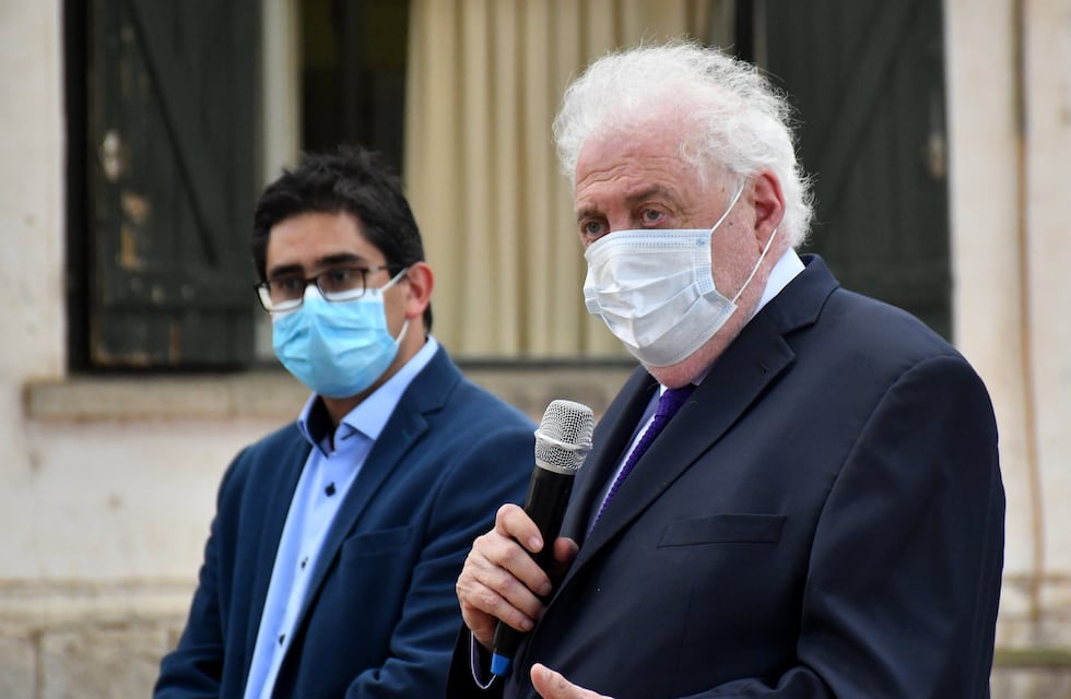 González García inauguró el plan de vacunación con la vacuna Sputnik V, pero dijo que aún no se la aplicará