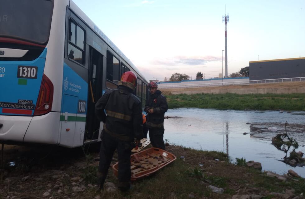 Detienen e imputan al conductor que chocó al colectivo que cayó del puente al Río Suquía