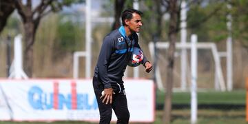 Guillermo Farré, el DT de la B mirá el futuro y piensa como afrontar cda partido que le queda. (Prensa Belgrano)