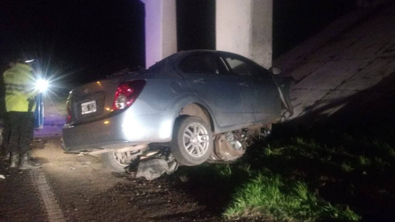 Falleció un policía que chocó de noche sobre la Autopista Rosario-Santa Fe