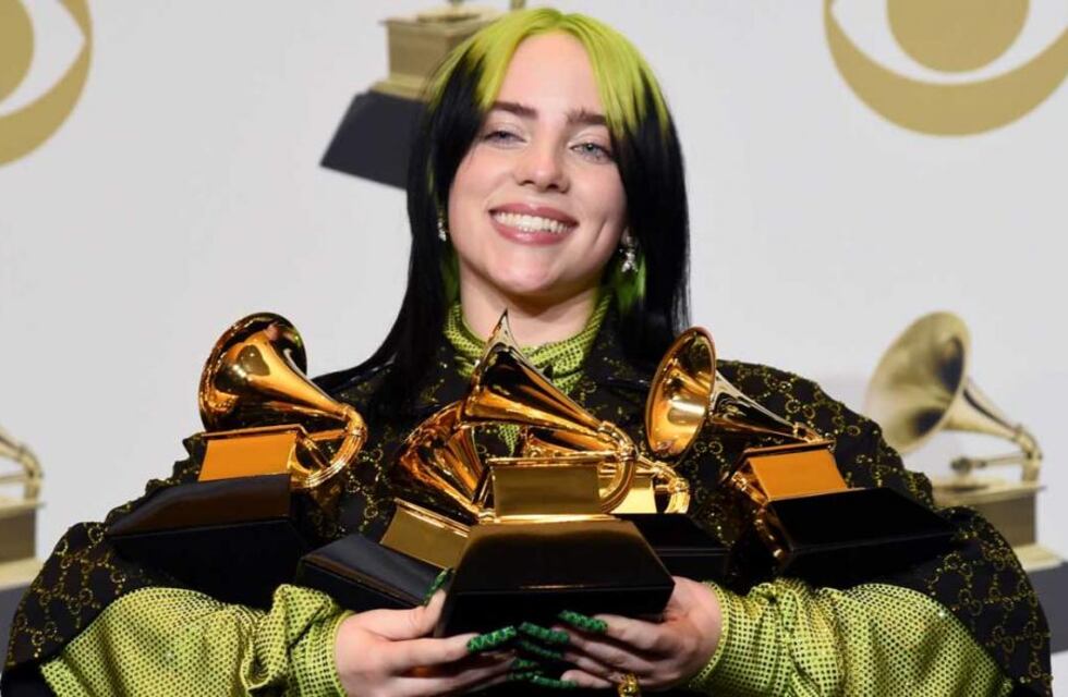 Billie Eilish sorprendió a sus fans posando en lencería para la portada de una revista
