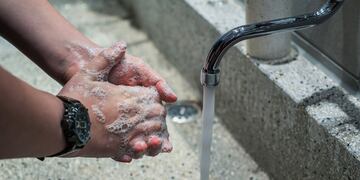 Lavarse las manos es fácil y una de las formas más eficaces de prevenir la propagación de microbios. Foto: Pixabay / Aguas Cordobesas.