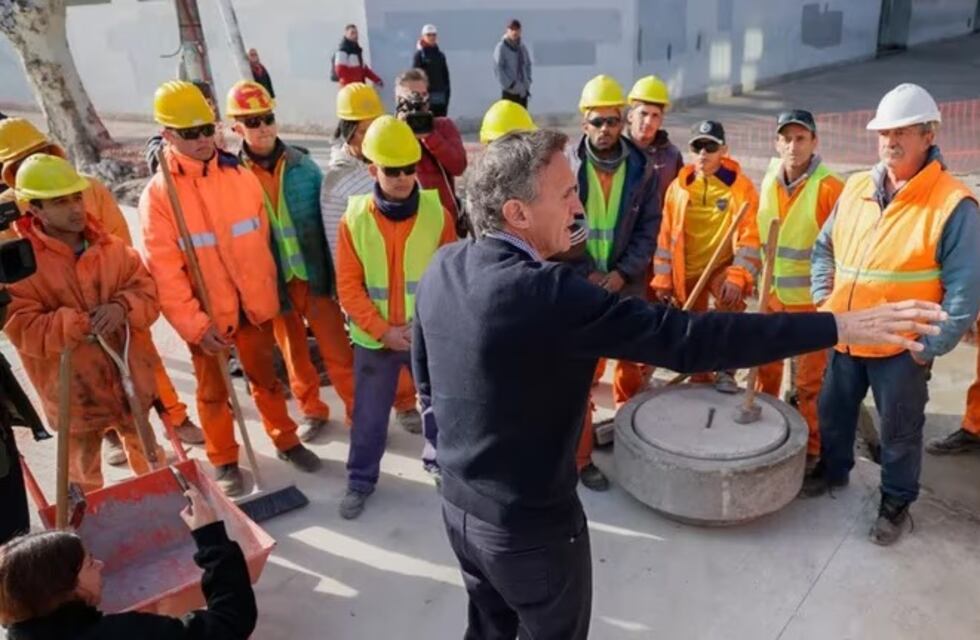 “Paro activo”: la inusual jugada de un ministro para hacer campaña contra la oposición