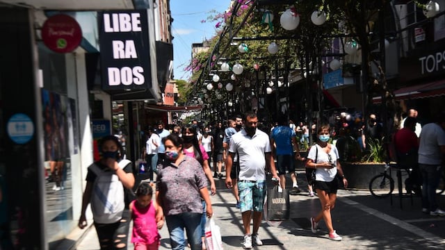 A pocas horas de Navidad, los cordobeses salieron a copar las calles.