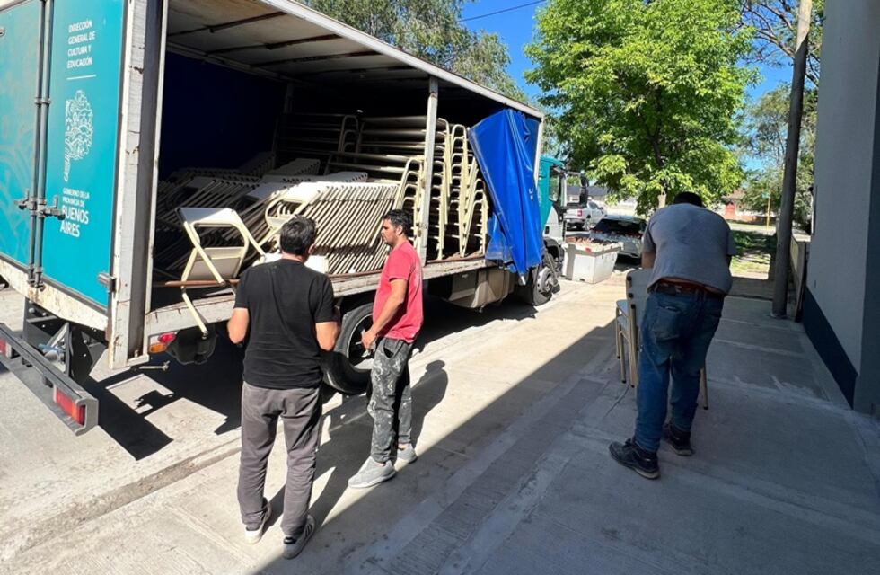 Se recibió el nuevo mobiliario para la Escuela Técnica N°1 y el Centro Universitario de Gonzales Chaves