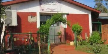 Fachada del geriátrico municipal de Puerto Esperanza “Sagrada Familia”