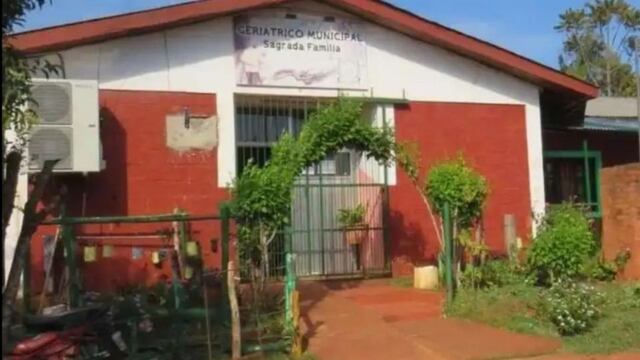 Fachada del geriátrico municipal de Puerto Esperanza “Sagrada Familia”