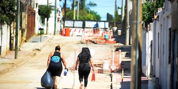 Barrio Villa Páez vuelve a tener problemas con un enorme cráter en calle La Tablada al 4.900.