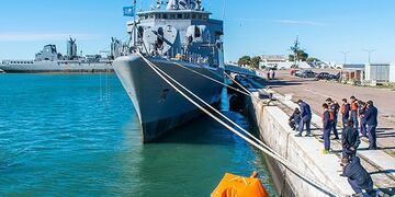 Desde hace 10 años el destructor ARA Heroína está varado en Puerto Belgrano