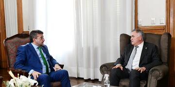 Carlos Cisneros analizó con el gobernador Osvaldo Jaldo el subsidio al transporte y las obras publicas