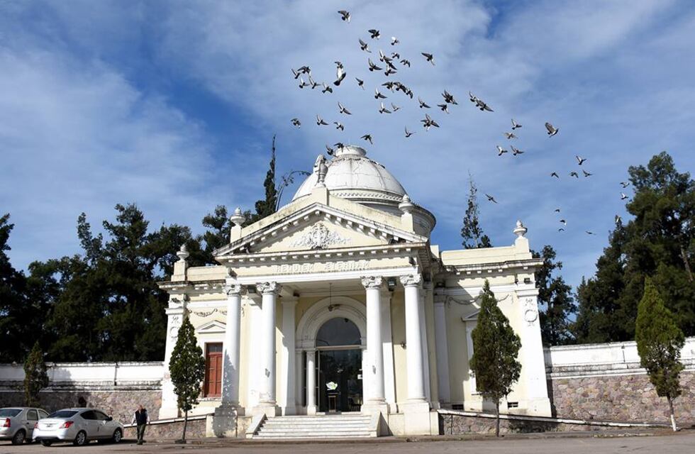 Día de Todos los Santos y Fieles Difuntos: Conocé el horario de atención de cementerios municipales